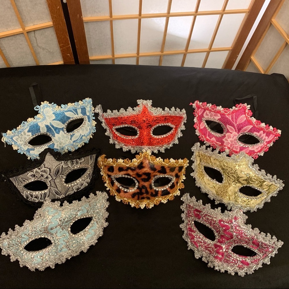 RED MARDI GRAS MASK NWT - Picture 3 of 4